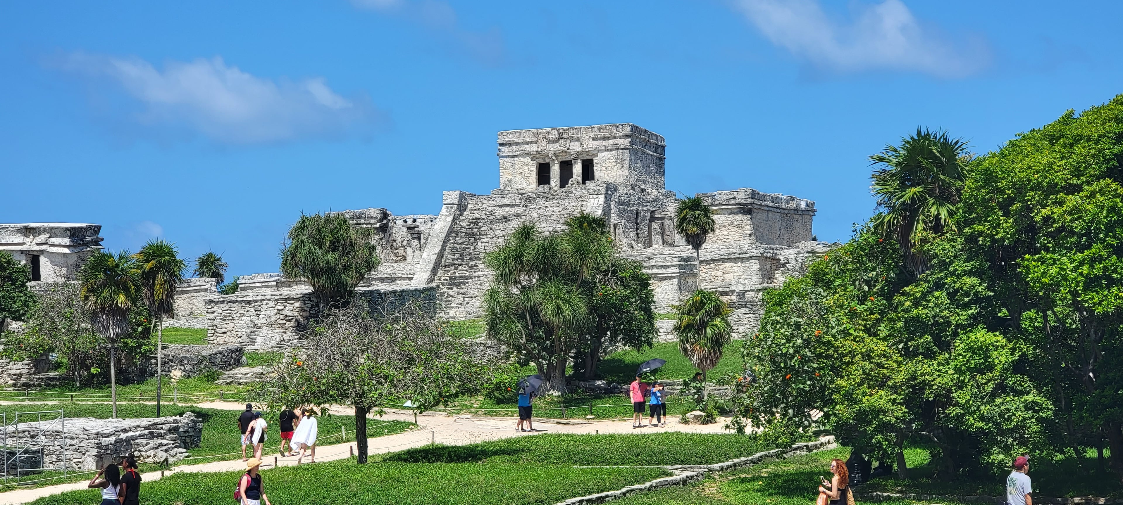 Clifftop ruins at Tulum